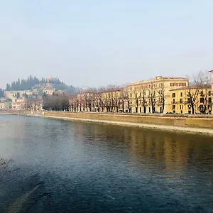 la-petite-maison.hotelinveneto.com/